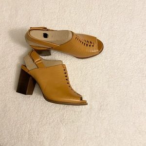 Clarks artisan block heels sandals size 9 new